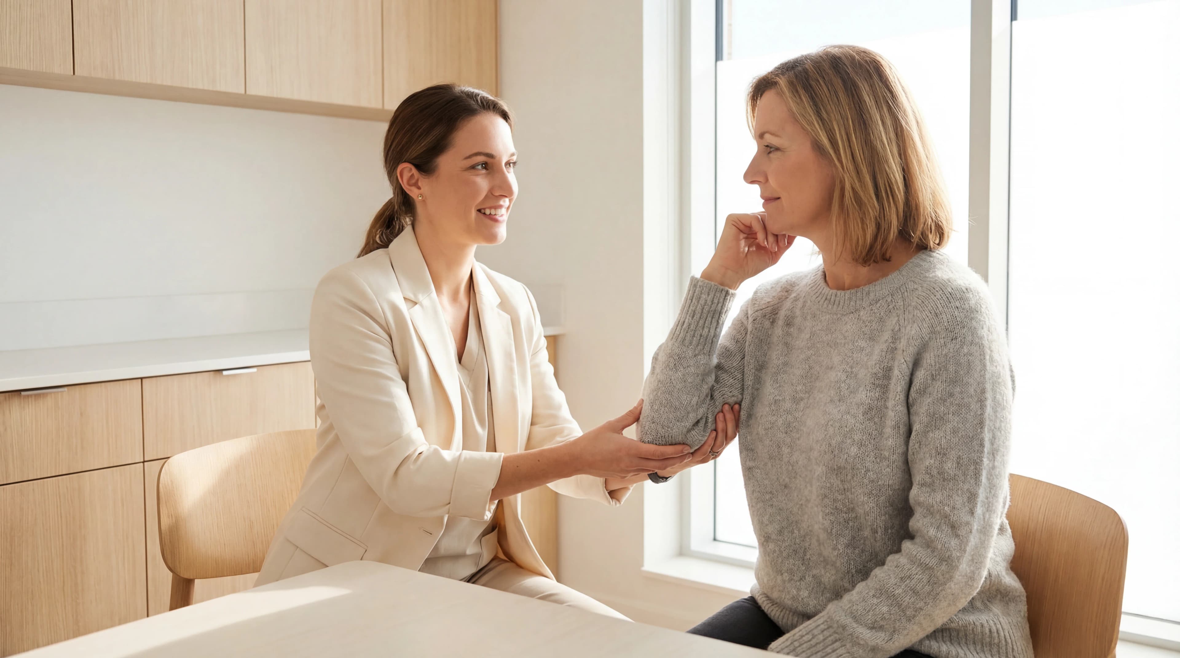 Ellenbogenspezialist bei der Untersuchung