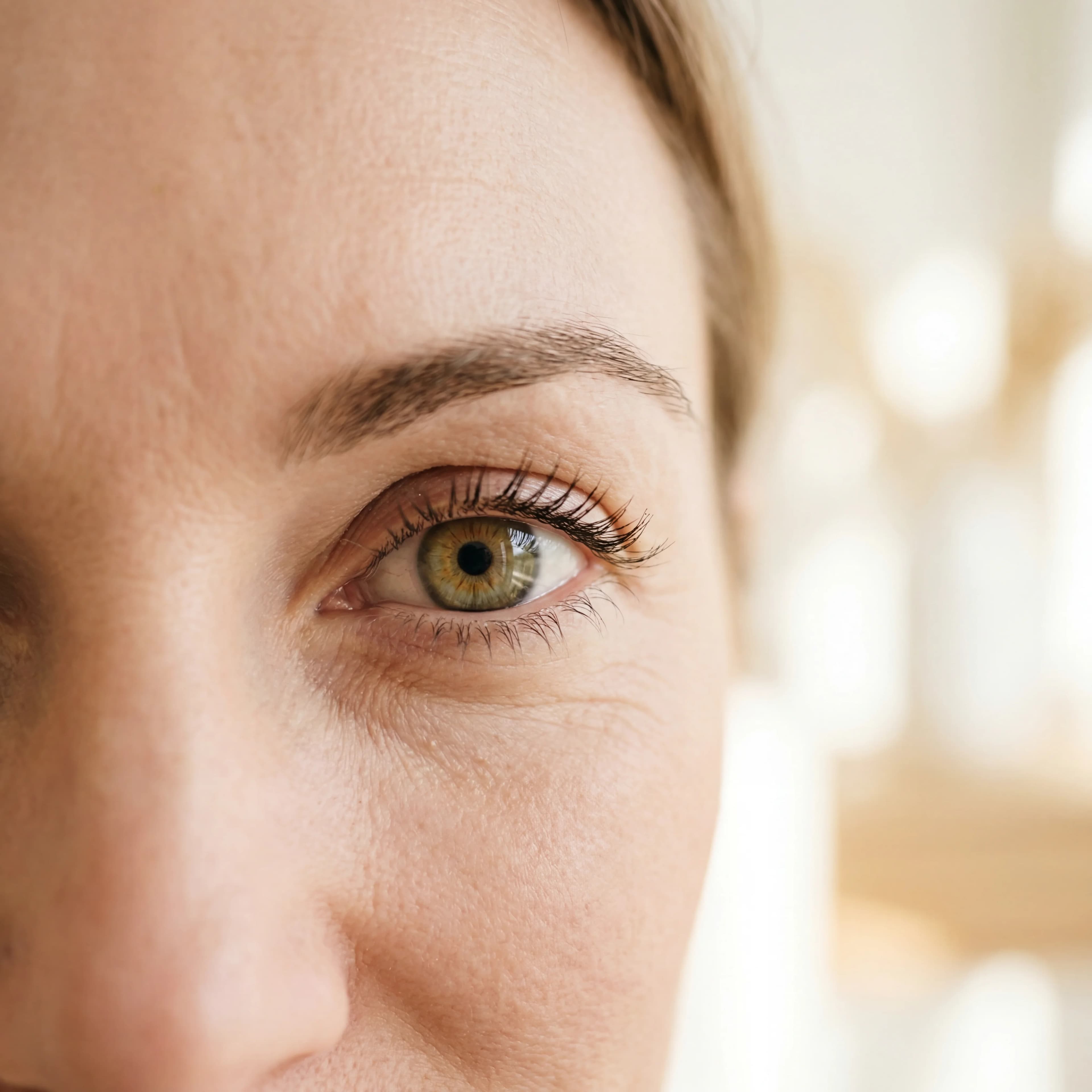 Frischer, offener Blick nach Augenlidstraffung